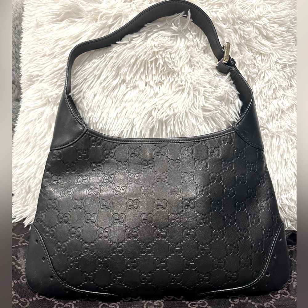 GUCCI
Black Guccissima Leather Medium Hobo Bag - Picture 3 of 11
